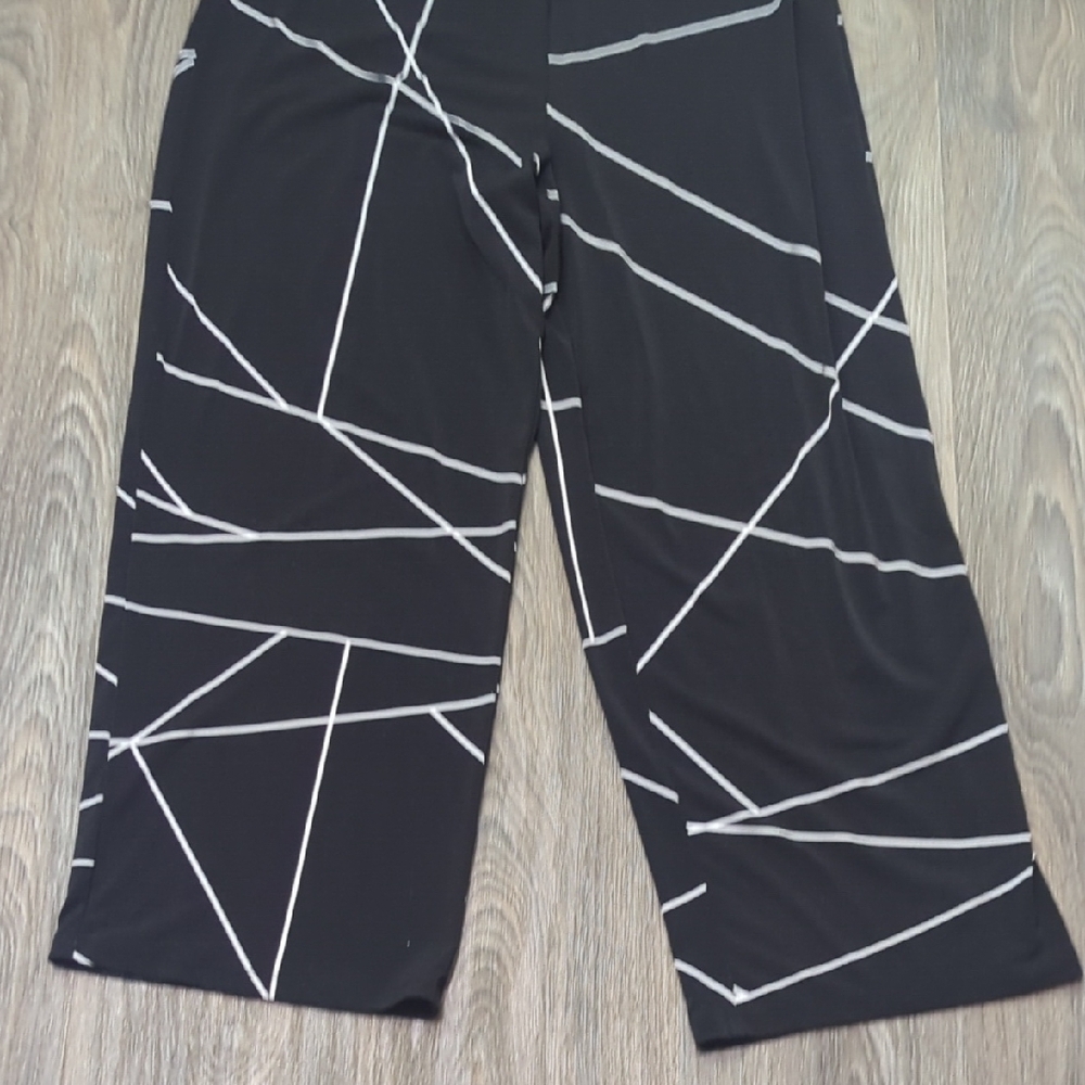 Black and White Geometric Print Pants - Picture 3 of 6